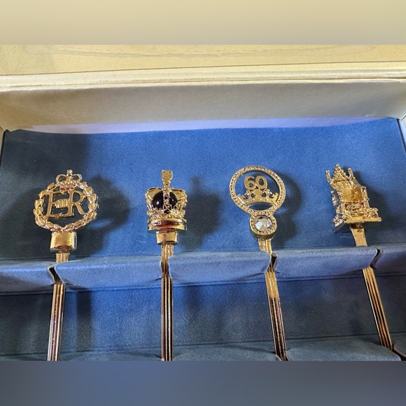 Collectible Diamond Jubilee Spoon Set - Picture 4 of 5